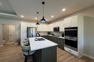 719 Tallgrass Cir, Luverne, MN 56156 - Photo 7