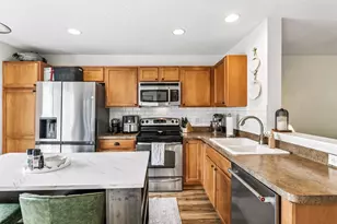 3117 Clover Ridge Dr, Chaska, MN 55318 - Photo 7
