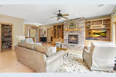 8415 Groveland Road, Mounds View, MN 55112 - Photo 7