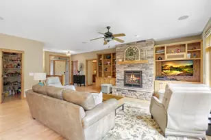 8415 Groveland Rd, Mounds View, MN 55112 - Photo 7