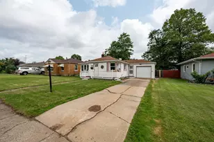 2434 9th Ave E, Hibbing, MN 55746 - Photo 1