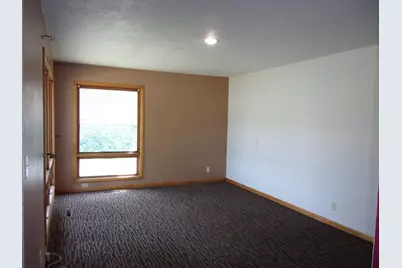 218 E 2nd Street, Blue Earth, MN 56013 - Photo 7