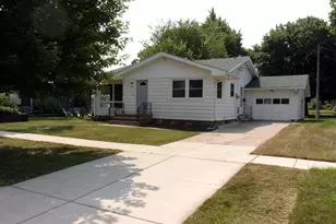 218 E 2nd St, Blue Earth, MN 56013 - Photo 1