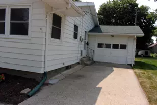 218 E 2nd St, Blue Earth, MN 56013 - Photo 25