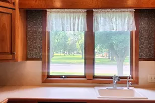 120 Park Ave W, Renville, MN 56284 - Photo 9