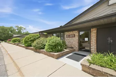 2575 Hamline Avenue N #E, Roseville, MN 55113 - Photo 3