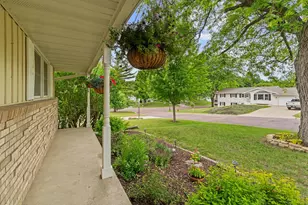 137 Atwood Dr, Mankato, MN 56001 - Photo 3