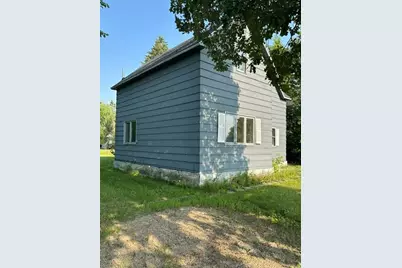 514 Conley Avenue S, Thief River Falls, MN 56701 - Photo 3