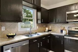 8607 Shiloh Ct, Eden Prairie, MN 55347 - Photo 11