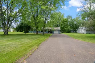 908 Lakeshore Dr, Moose Lake, MN 55767 - Photo 3