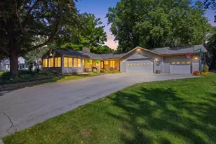 302 N 9th St, Montevideo, MN 56265 - Photo 1