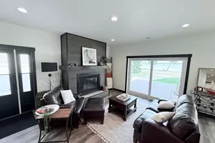 1084 W Lake Dr, Detroit Lakes, MN 56501 - Photo 15