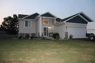 704 Bremen Cir, Waverly, MN 55390 - Photo 1