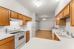 4179 Running Brook Rd, Eagan, MN 55122 - Photo 9