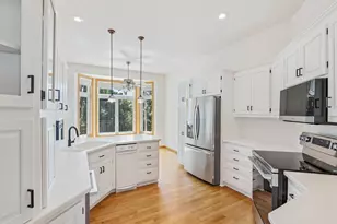 10471 Spyglass Dr, Eden Prairie, MN 55347 - Photo 9