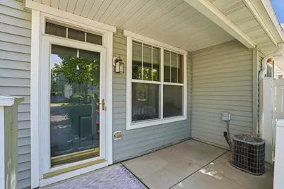 1601 Woodlynn Avenue #4, Maplewood, MN 55109 - Photo 5