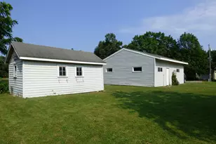 2 S Maple Ave, Le Center, MN 56057 - Photo 5