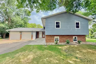 219 Lakeview Dr, Spicer, MN 56288 - Photo 1
