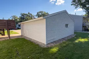 1720 24th Ave SE, Rochester, MN 55904 - Photo 5