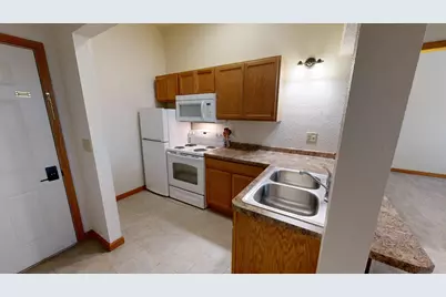 542 Benson Avenue SW #206, Willmar, MN 56201 - Photo 5