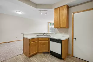 15345 Greenhaven Ln, Burnsville, MN 55306 - Photo 9