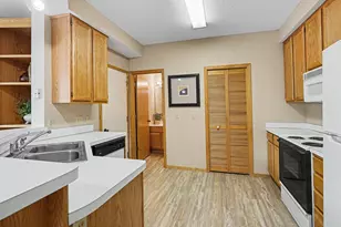 15345 Greenhaven Ln, Burnsville, MN 55306 - Photo 9