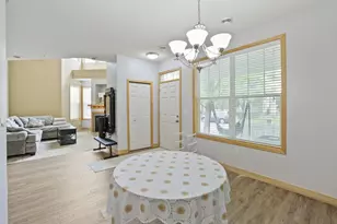3033 Chamberlain Street N, Maplewood, MN 55109 - Photo 11