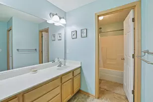 3033 Chamberlain Street N, Maplewood, MN 55109 - Photo 23