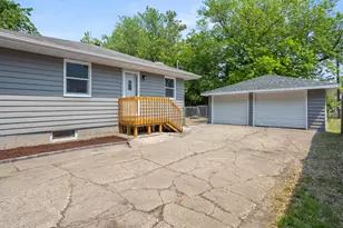 1124 10 1/2 Street N, Moorhead, MN 56560 - Photo 3