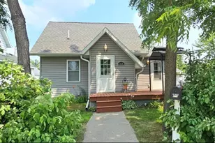 810 Columbia, Morris, MN 56267 - Photo 1