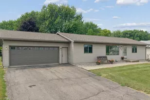 430 9th St E, Hector, MN 55342 - Photo 37