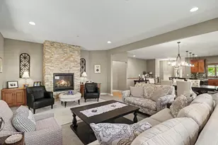 2047 Goodview Ave N, Oakdale, MN 55128 - Photo 9