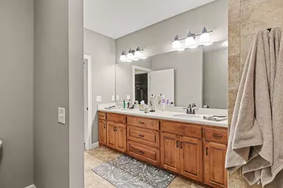 2047 Goodview Avenue N, Oakdale, MN 55128 - Photo 15