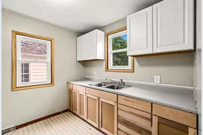 521 E 3rd Street, New Richmond, WI 54017 - Photo 9