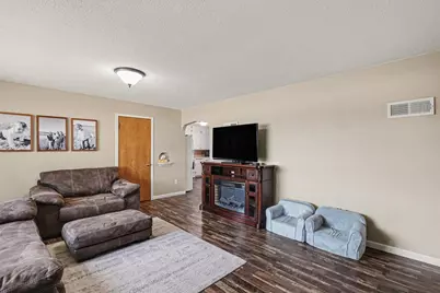409 W Dodge Street, Luverne, MN 56156 - Photo 5
