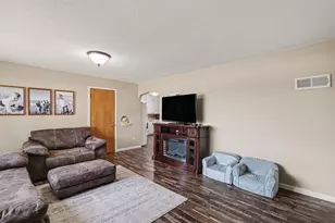 409 W Dodge St, Luverne, MN 56156 - Photo 5