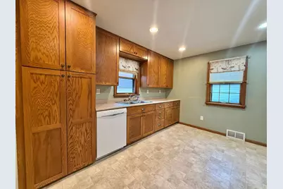 618 Dewey Avenue N, Thief River Falls, MN 56701 - Photo 11