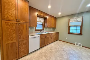 618 Dewey Ave N, Thief River Falls, MN 56701 - Photo 11