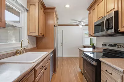 8137 16th Avenue S, Bloomington, MN 55425 - Photo 9