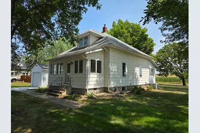 104 Bertha Avenue S, Pipestone, MN 56164 - Photo 3