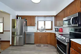 2775 Hilltop Ct, North Saint Paul, MN 55109 - Photo 7