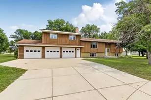 643 Circle Pines Ct, Paynesville, MN 56362 - Photo 1
