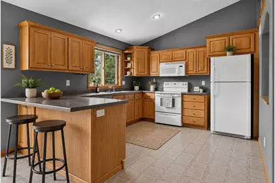 206 Hunters Court, Eagle Lake, MN 56024 - Photo 7