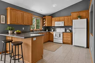 206 Hunters Ct, Eagle Lake, MN 56024 - Photo 7