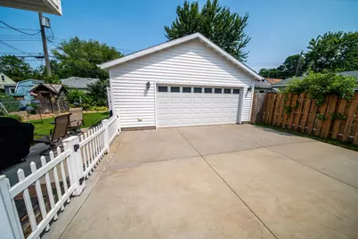 1853 16 1/2 St NW, Rochester, MN 55901 - Photo 3
