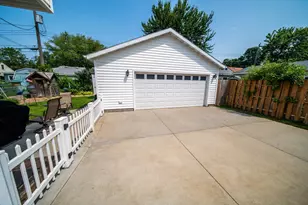 1853 16 1/2 St NW, Rochester, MN 55901 - Photo 3