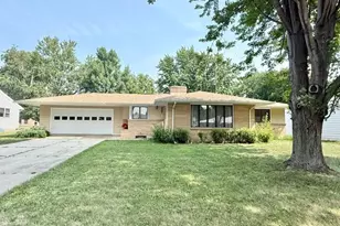819 E Meadow Ln, Redwood Falls, MN 56283 - Photo 1