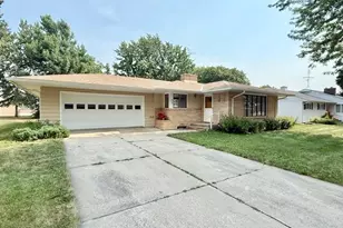 819 E Meadow Ln, Redwood Falls, MN 56283 - Photo 3