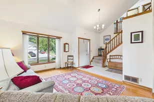 2194 Jennifer Ct, North Saint Paul, MN 55109 - Photo 3