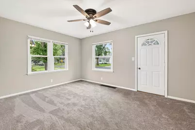 725 4th Avenue SW, Hutchinson, MN 55350 - Photo 3